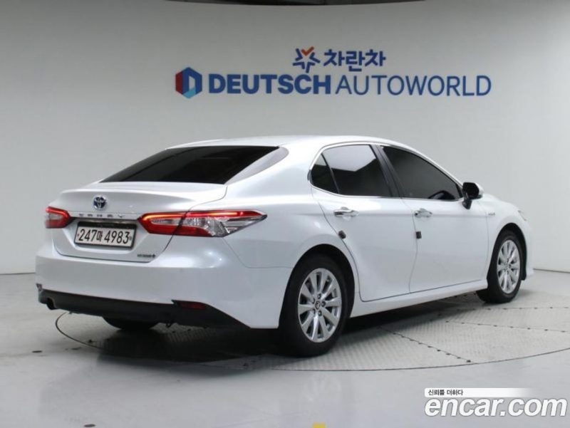 Toyota Camry 2.5 LE Hybrid