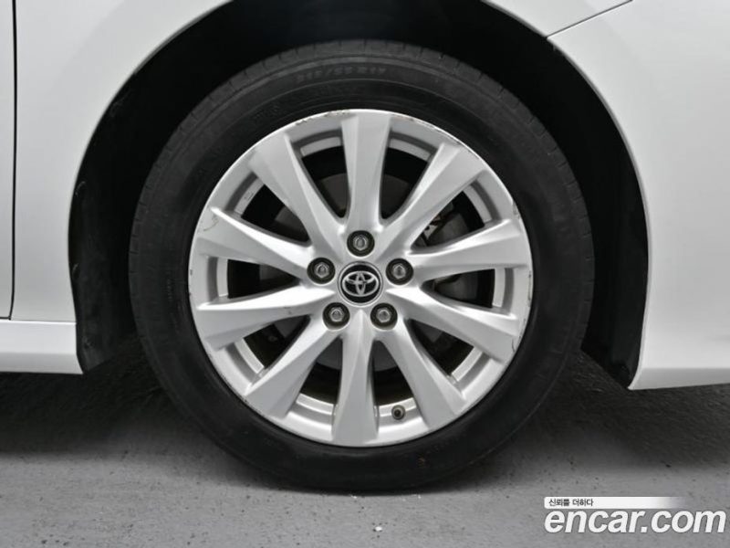Toyota Camry 2.5 LE Hybrid