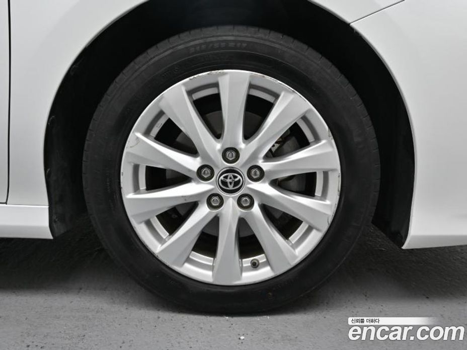 Toyota Camry 2.5 LE Hybrid