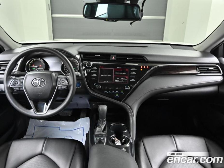 Toyota Camry 2.5 LE Hybrid