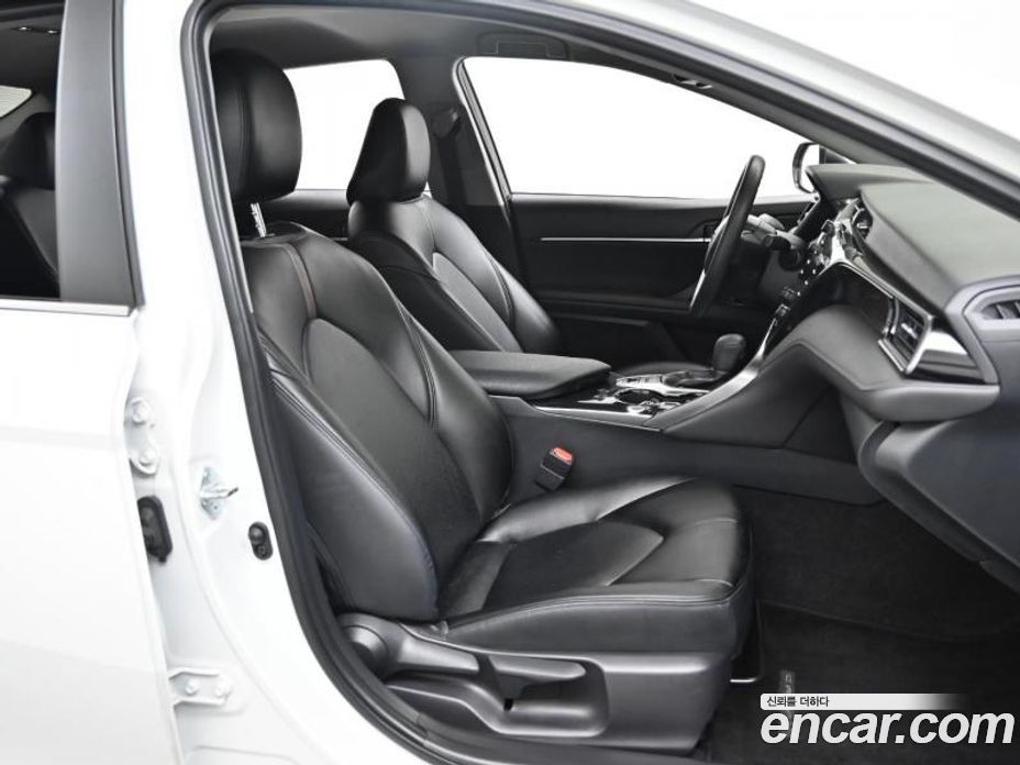 Toyota Camry 2.5 LE Hybrid