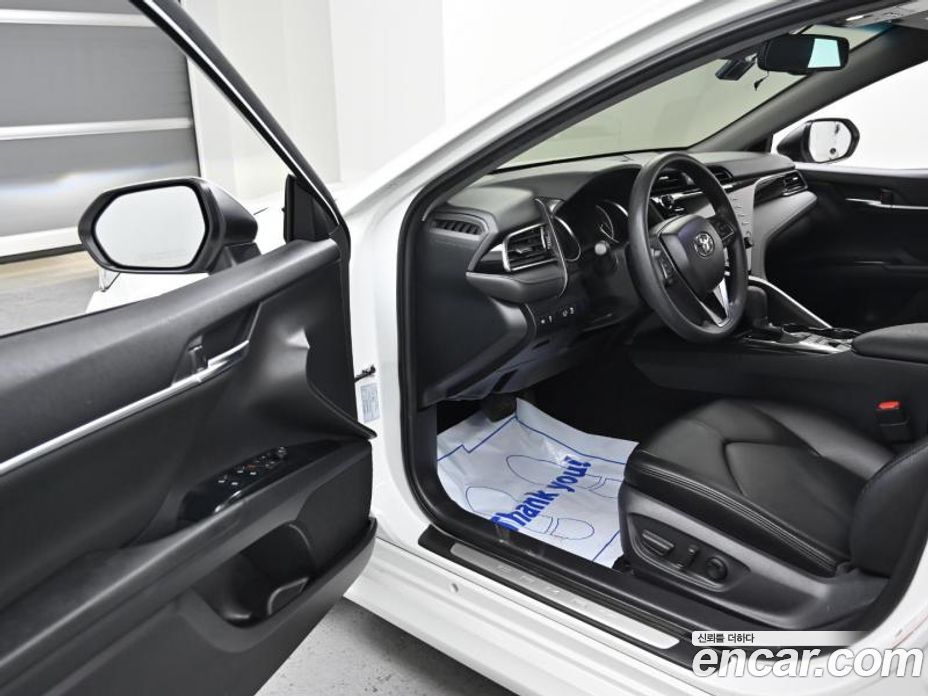 Toyota Camry 2.5 LE Hybrid