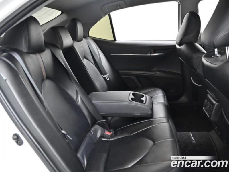 Toyota Camry 2.5 LE Hybrid