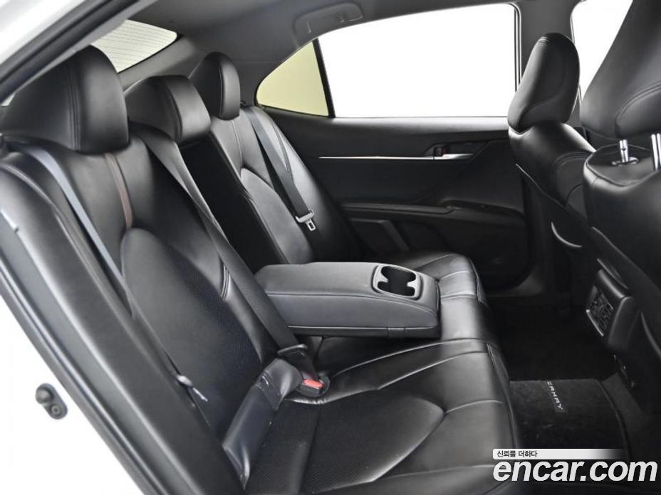 Toyota Camry 2.5 LE Hybrid