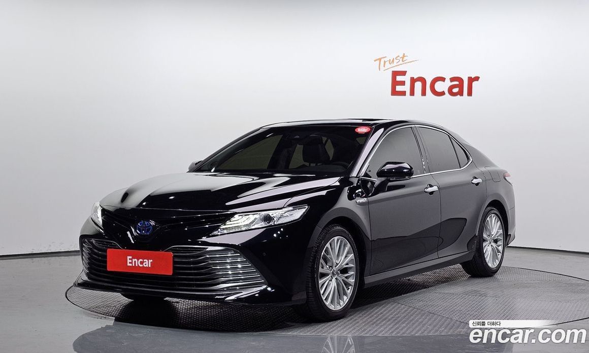 Toyota Camry 2.5 XLE Hybrid