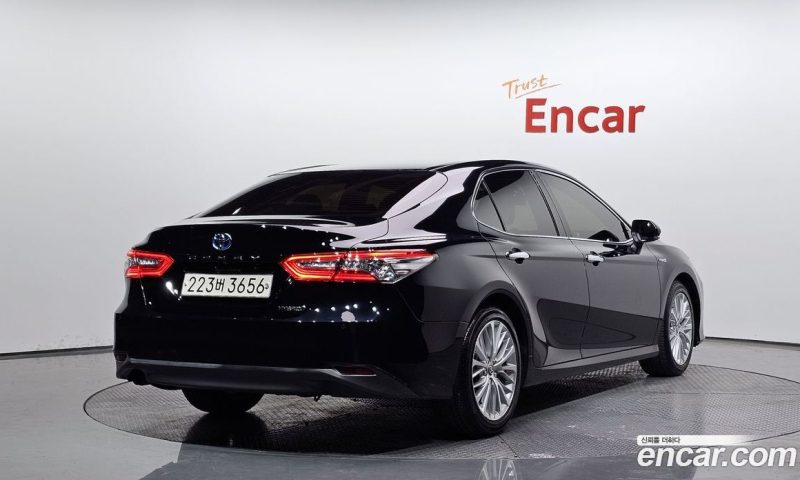 Toyota Camry 2.5 XLE Hybrid