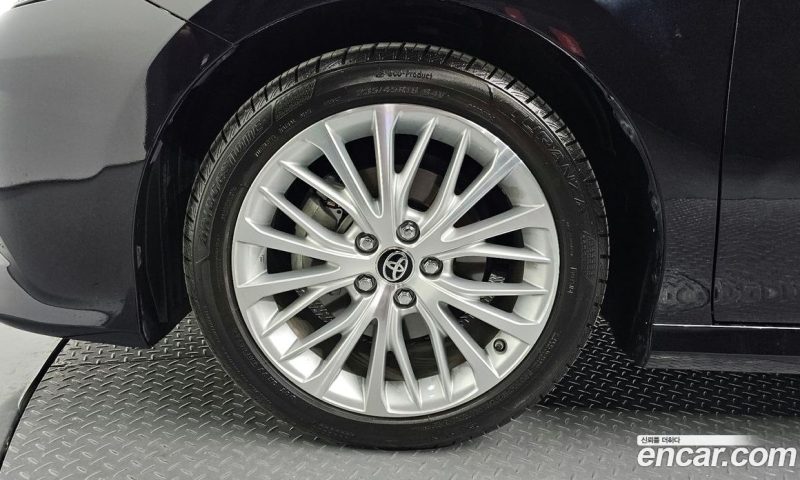 Toyota Camry 2.5 XLE Hybrid