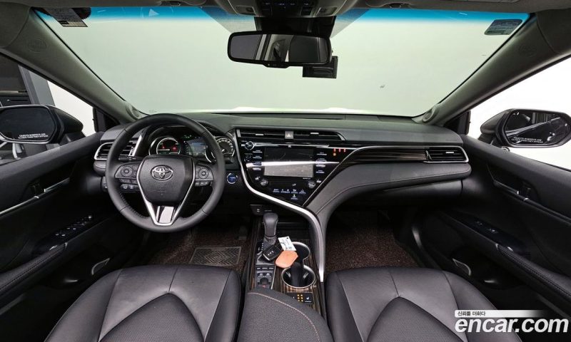Toyota Camry 2.5 XLE Hybrid