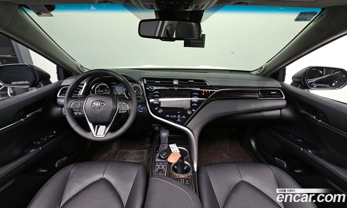 Toyota Camry 2.5 XLE Hybrid