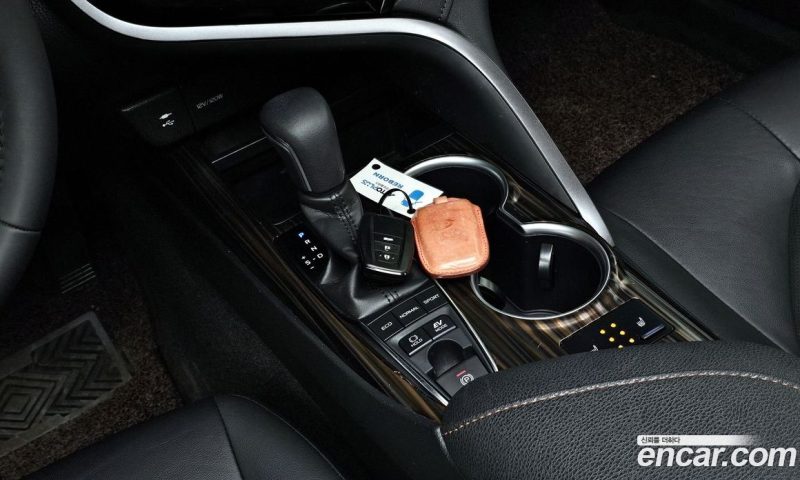 Toyota Camry 2.5 XLE Hybrid