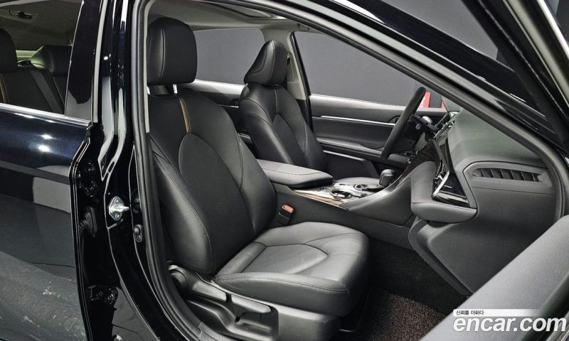 Toyota Camry 2.5 XLE Hybrid