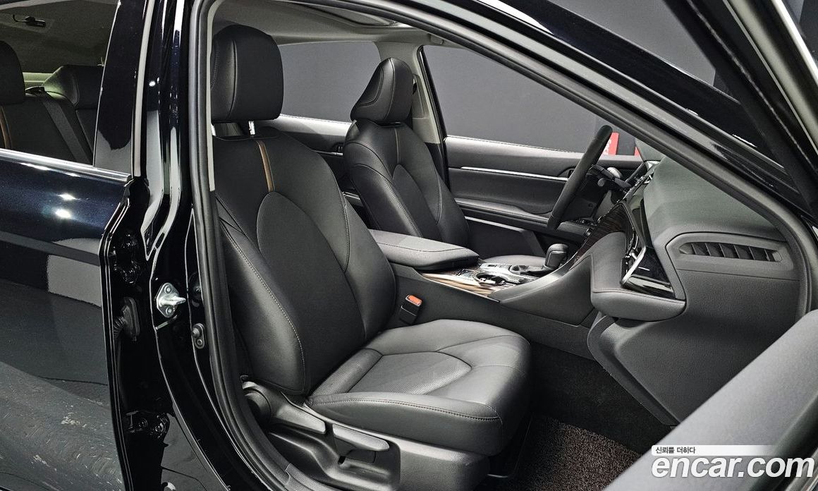 Toyota Camry 2.5 XLE Hybrid