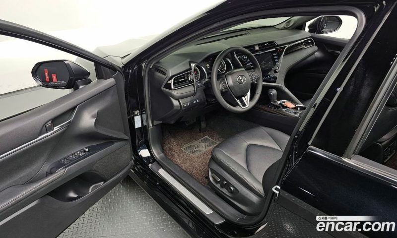 Toyota Camry 2.5 XLE Hybrid