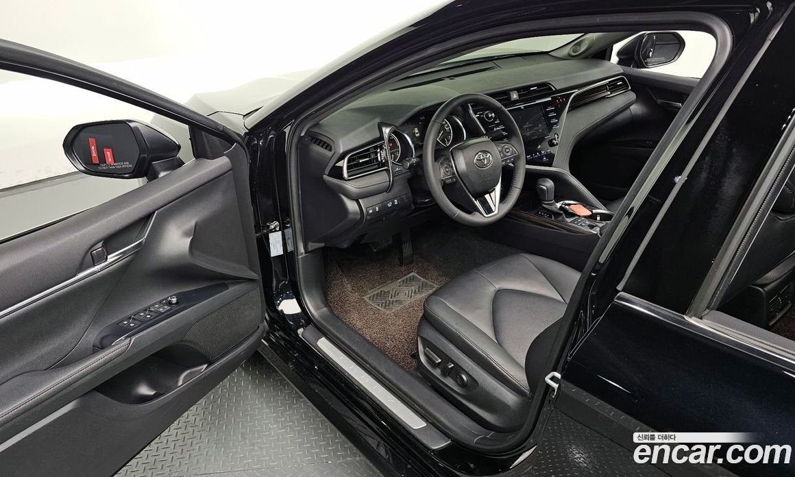 Toyota Camry 2.5 XLE Hybrid