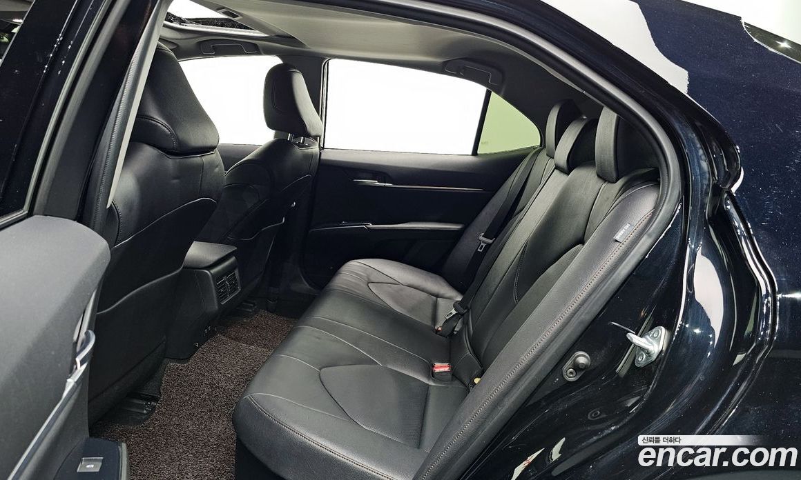 Toyota Camry 2.5 XLE Hybrid