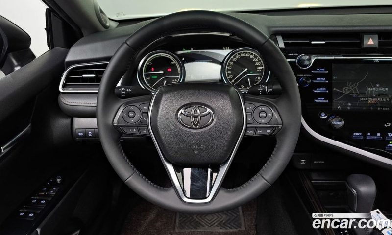 Toyota Camry 2.5 XLE Hybrid