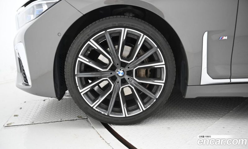 BMW 7-Series 740Li xDrive M Sport Package