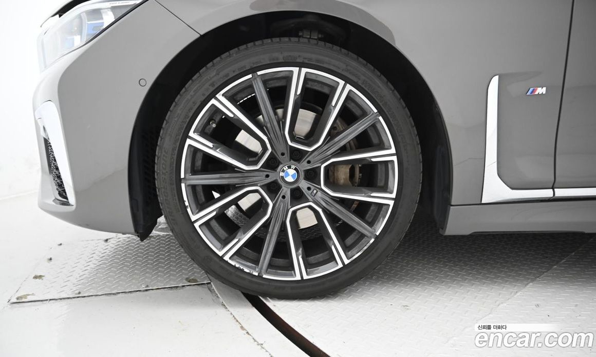 BMW 7-Series 740Li xDrive M Sport Package