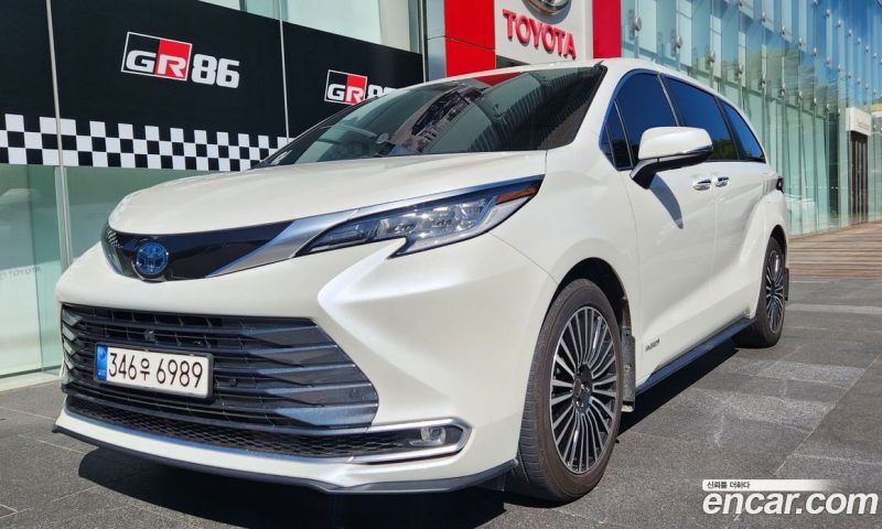 Toyota Sienna 2.5 Hybrid 2WD