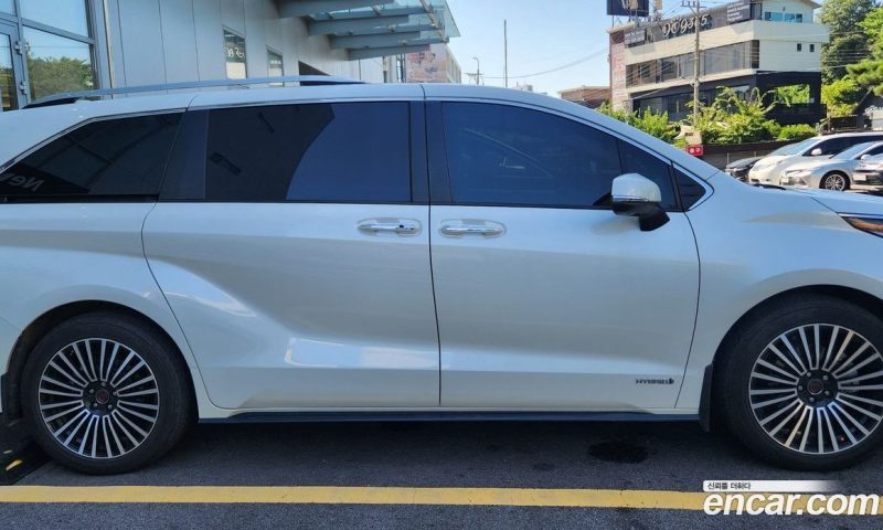 Toyota Sienna 2.5 Hybrid 2WD
