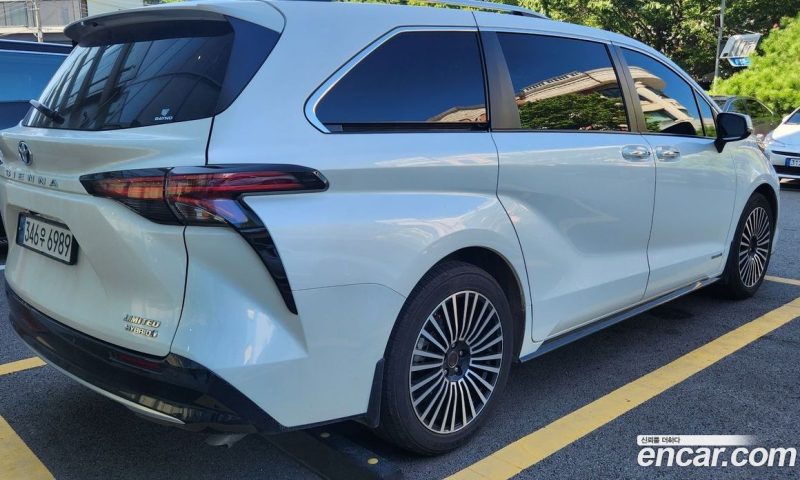 Toyota Sienna 2.5 Hybrid 2WD