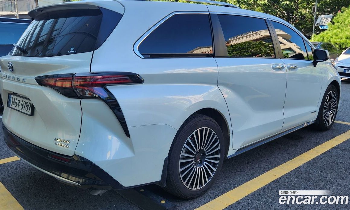 Toyota Sienna 2.5 Hybrid 2WD