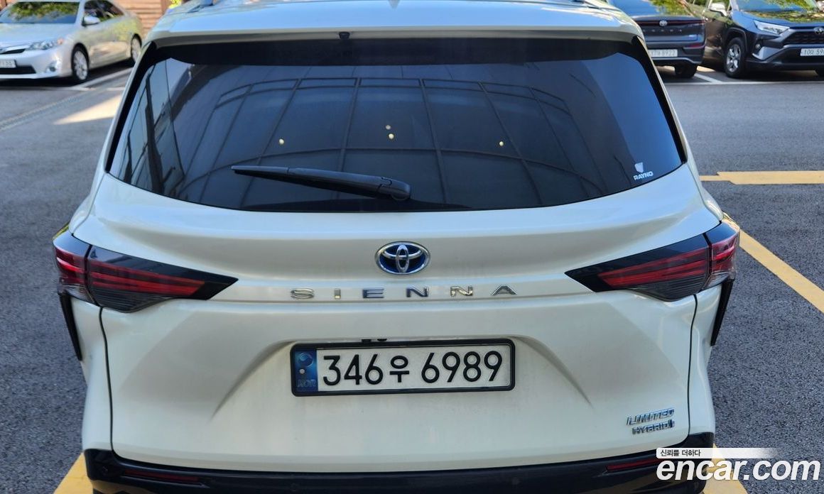 Toyota Sienna 2.5 Hybrid 2WD