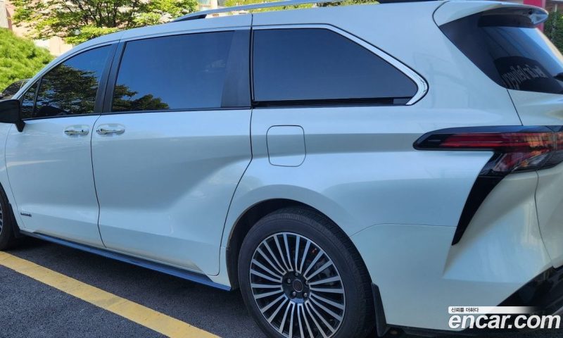 Toyota Sienna 2.5 Hybrid 2WD