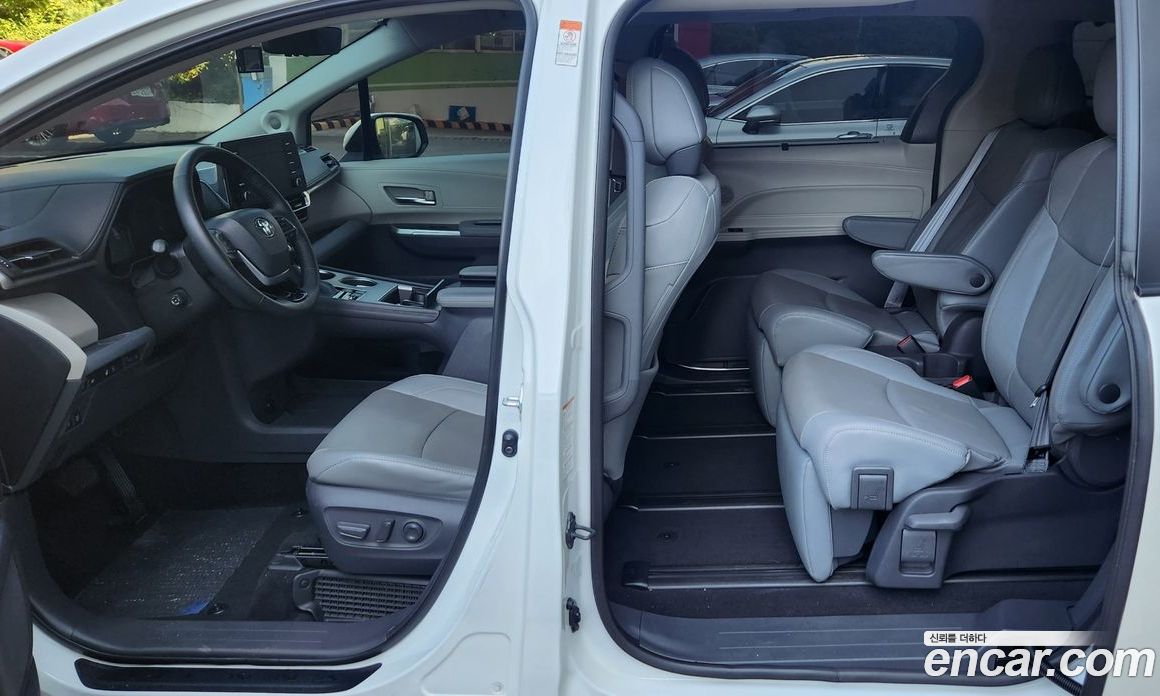 Toyota Sienna 2.5 Hybrid 2WD