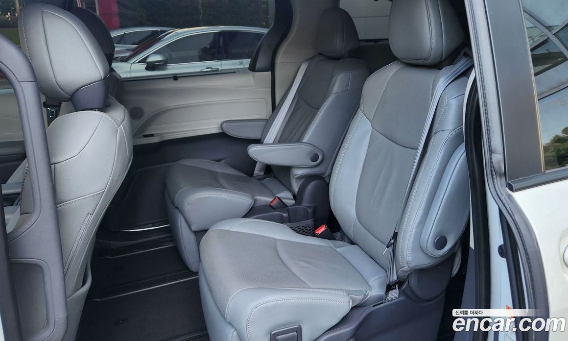 Toyota Sienna 2.5 Hybrid 2WD