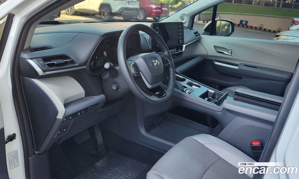 Toyota Sienna 2.5 Hybrid 2WD