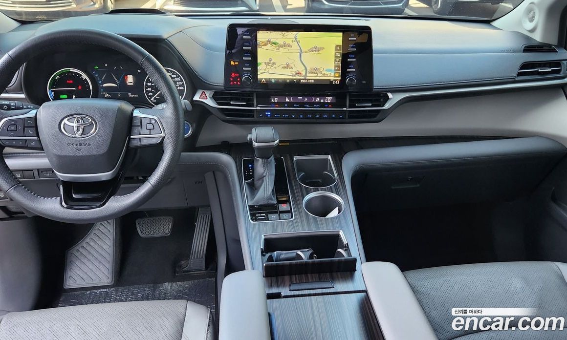 Toyota Sienna 2.5 Hybrid 2WD