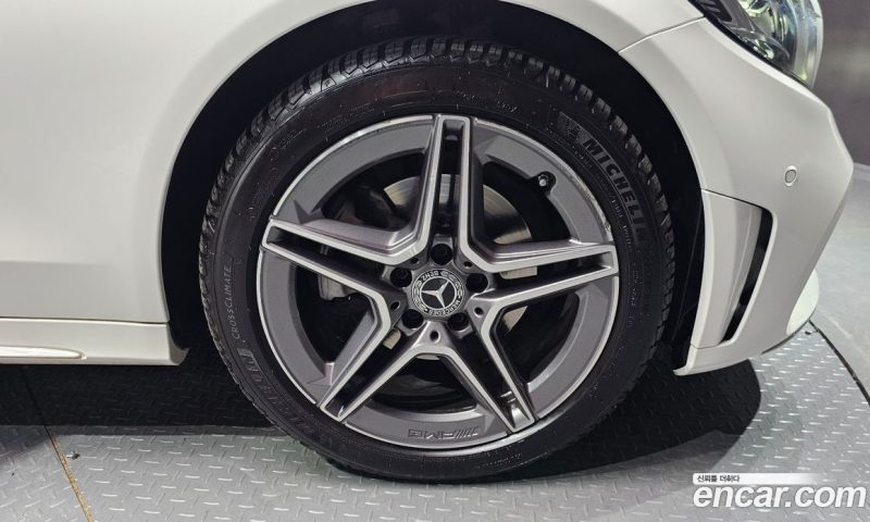 Mercedes Benz C-Class C200 AMG Line