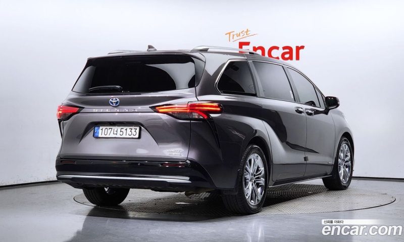 Toyota Sienna 2.5 Hybrid 2WD