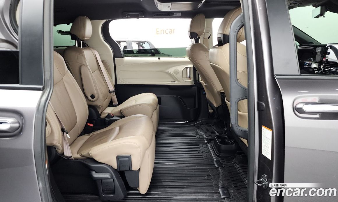 Toyota Sienna 2.5 Hybrid 2WD