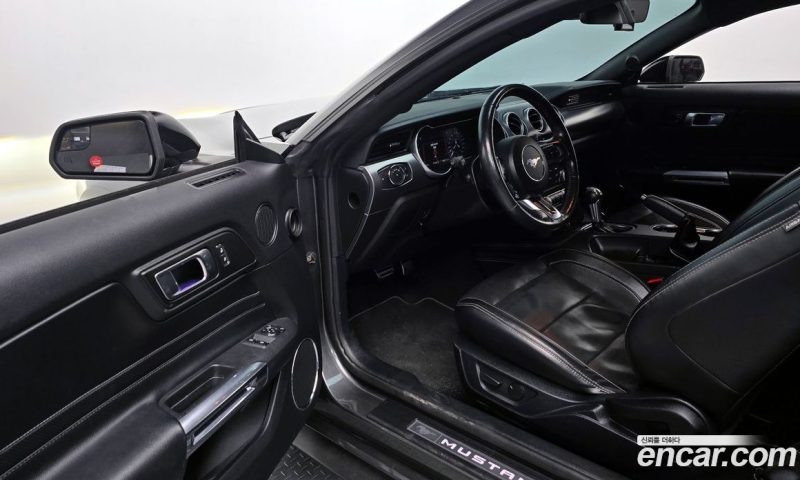 Ford Mustang Coupe