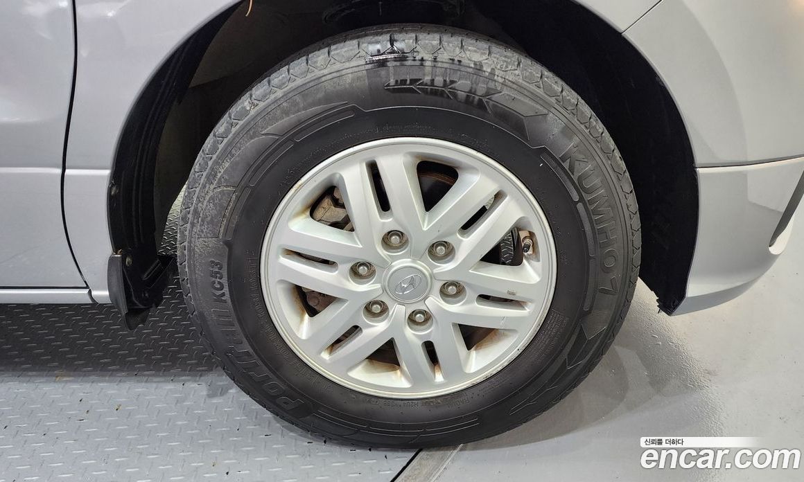Hyundai Starex Van 5-Seater