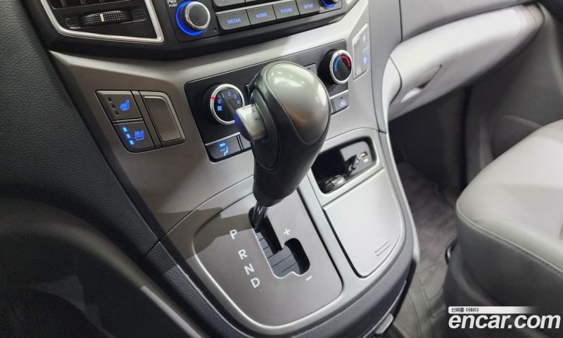Hyundai Starex Van 5-Seater