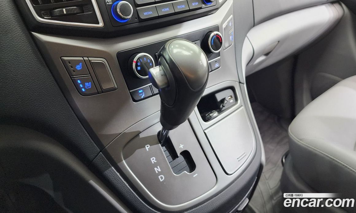Hyundai Starex Van 5-Seater