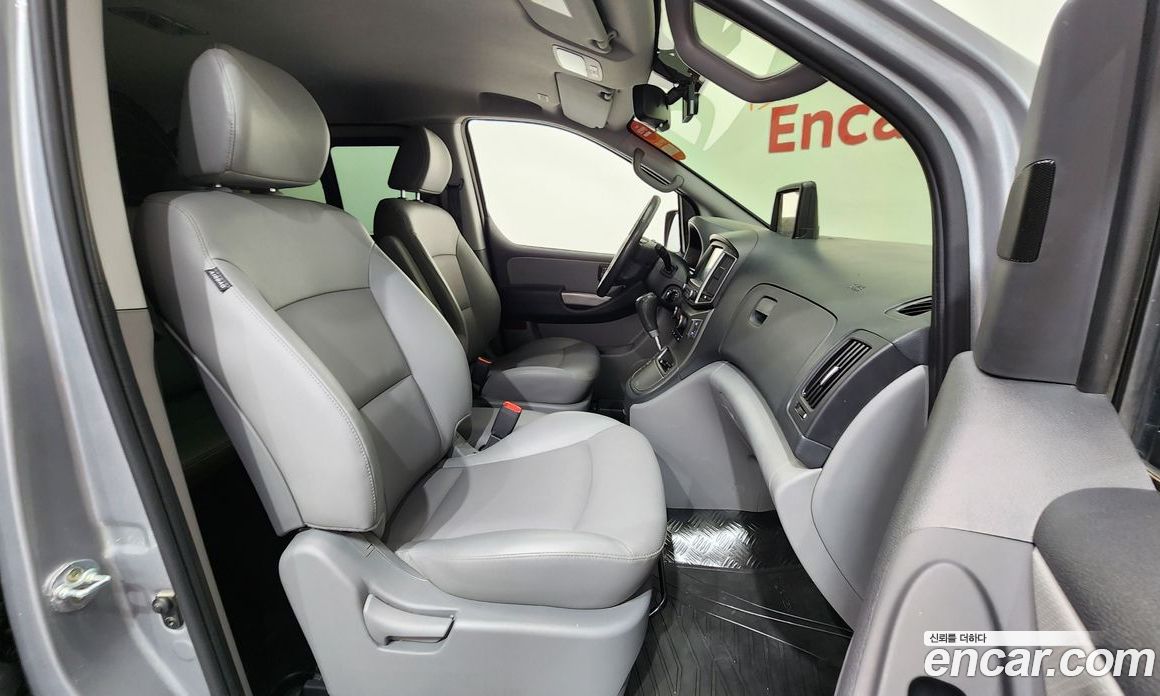 Hyundai Starex Van 5-Seater
