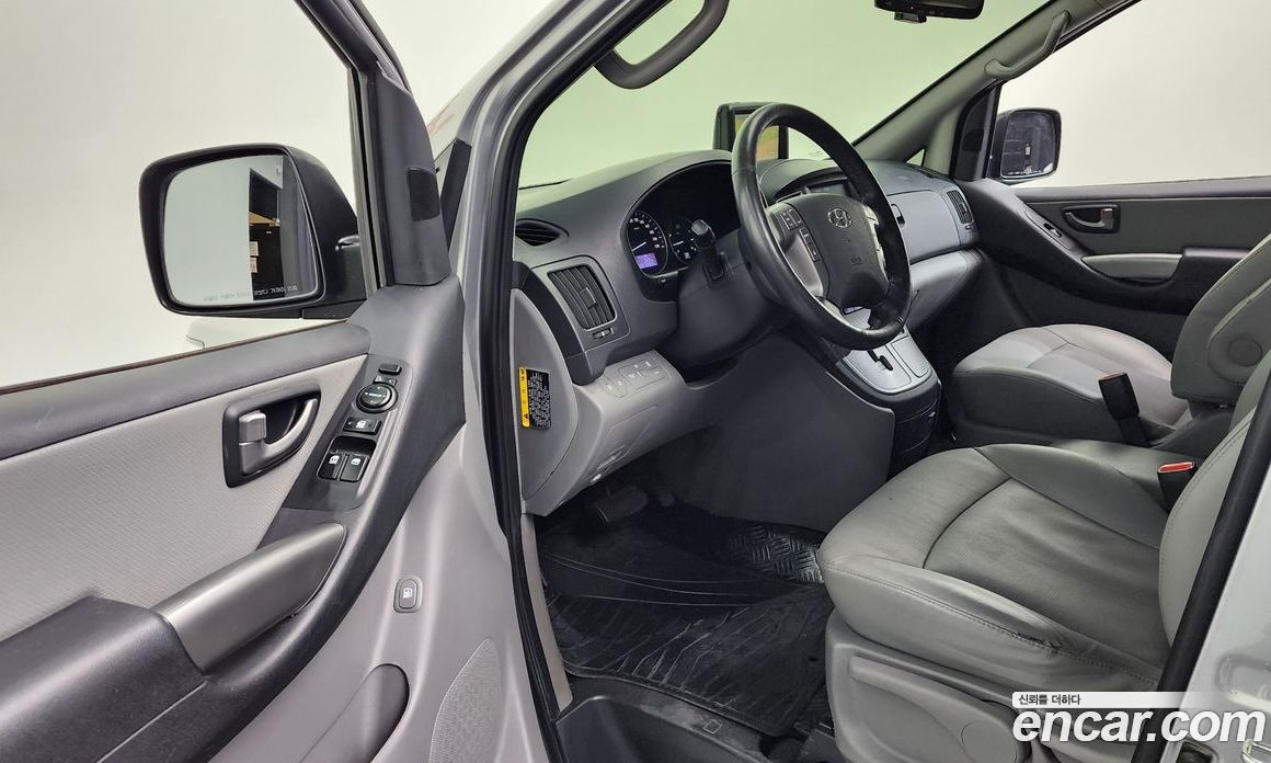 Hyundai Starex Van 5-Seater