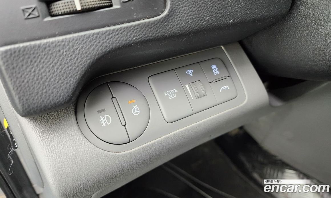 Hyundai Starex Van 5-Seater