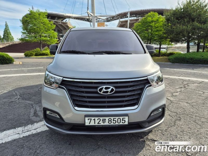 Hyundai Starex Wagon 12-Seater