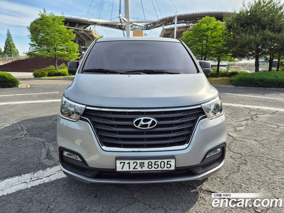 Hyundai Starex Wagon 12-Seater