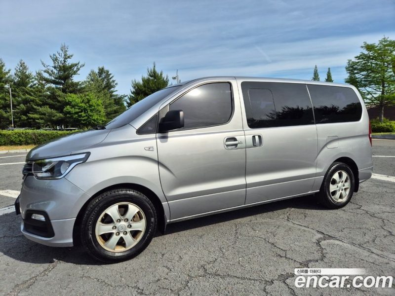 Hyundai Starex Wagon 12-Seater
