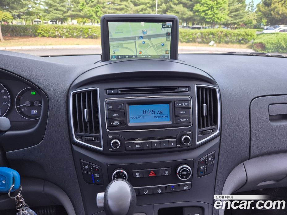 Hyundai Starex Wagon 12-Seater