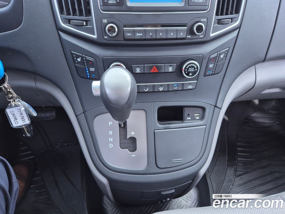Hyundai Starex Wagon 12-Seater