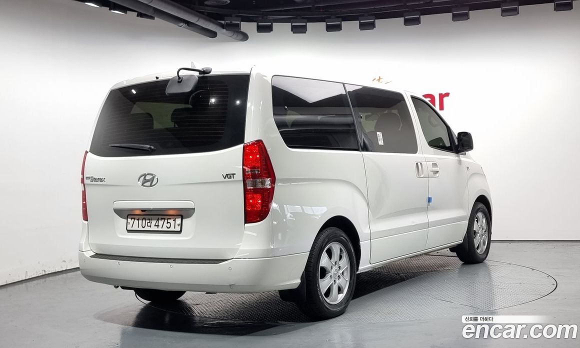 Hyundai Starex Wagon 11-Seater