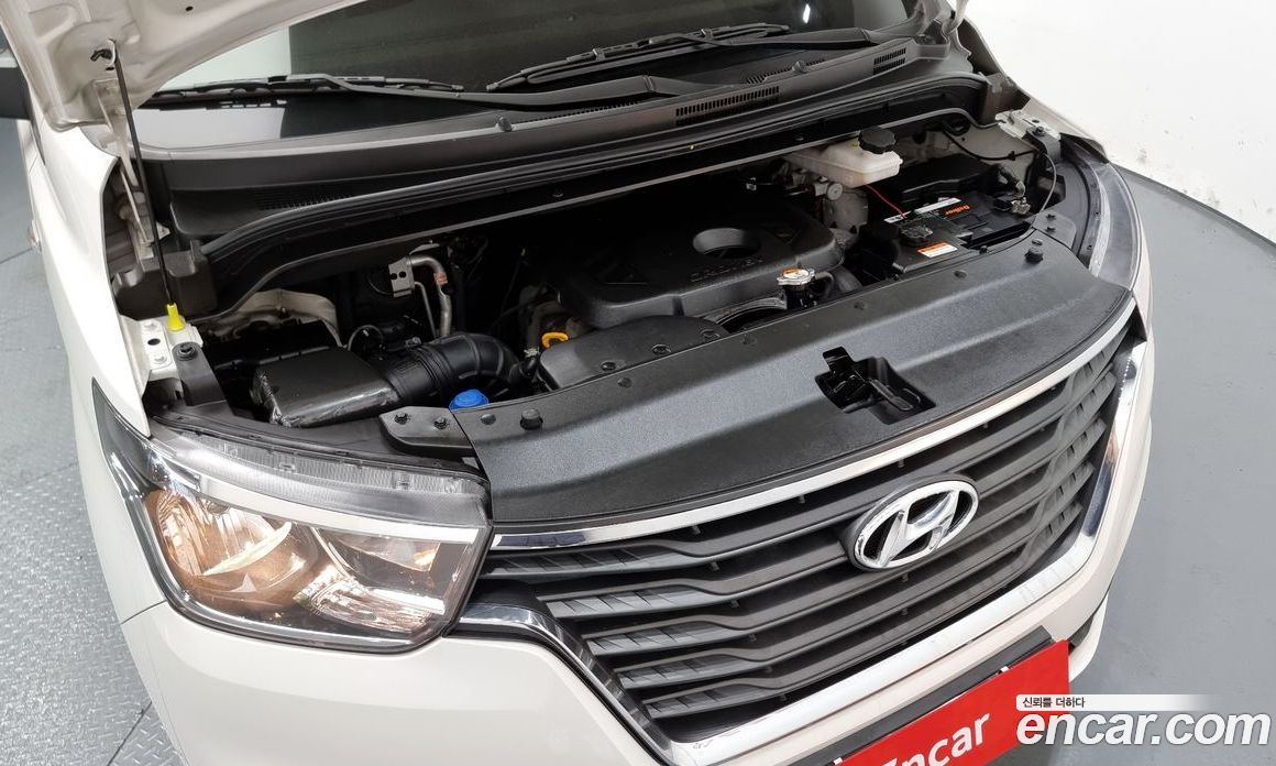 Hyundai Starex Wagon 11-Seater
