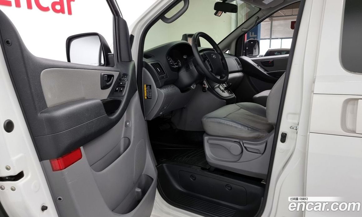 Hyundai Starex Wagon 11-Seater